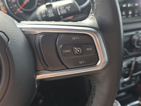 Used 2022 Jeep Wrangler Unlimited Sahara AWD/4WD image 17