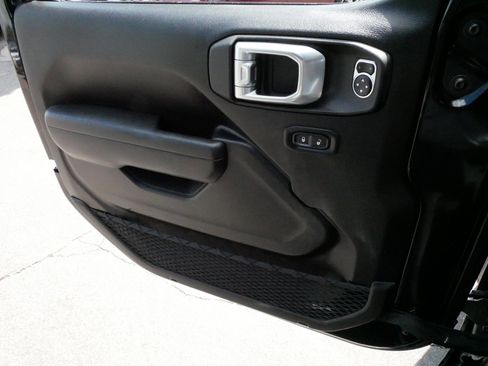 Used 2025 Jeep Wrangler Unlimited Sport AWD/4WD image 27