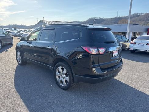 Used 2016 Chevrolet Traverse LT w/ Style and Technology Package image 6