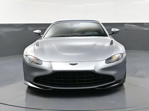 Used 2021 Aston Martin V8 Vantage Roadster RWD image 11