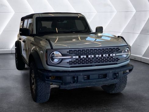 Used 2024 Ford Bronco Badlands image 1