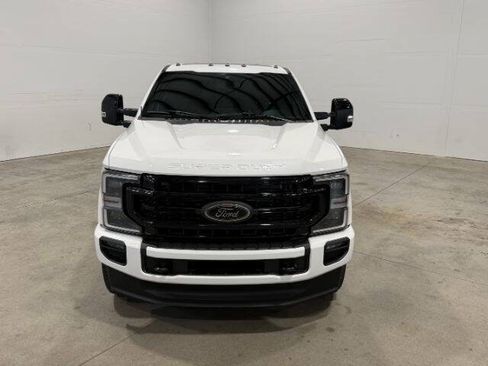 Used 2022 Ford F250 Lariat w/ Black Appearance Package AWD/4WD image 4