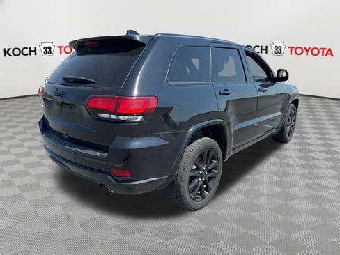 Used 2017 Jeep Grand Cherokee Altitude AWD/4WD image 8