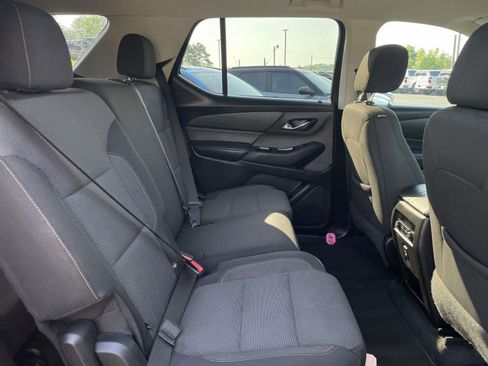 Used 2021 Chevrolet Traverse LS FWD image 17