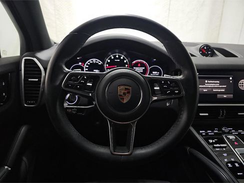 Used 2023 Porsche Cayenne w/ Premium Package AWD/4WD image 9
