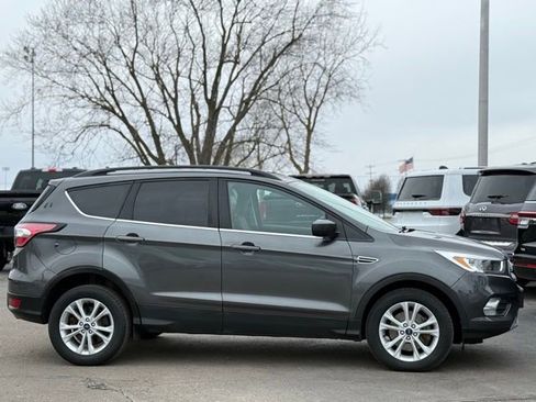 Used 2018 Ford Escape SE w/ SE SYNC Package image 39