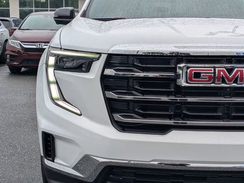 Used 2025 GMC Acadia Elevation image 9