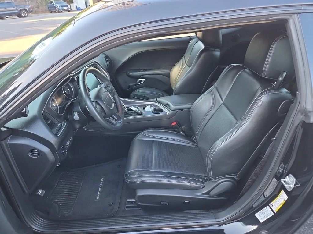 Used 2015 Dodge Challenger R/T Scat Pack w/ Scat Pack Appearance Package RWD image 6