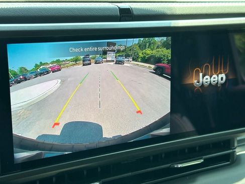 Used 2025 Jeep Wrangler Unlimited Sahara AWD/4WD image 21