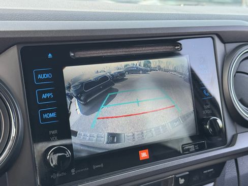 Used 2019 Toyota Tacoma TRD Sport AWD/4WD image 23