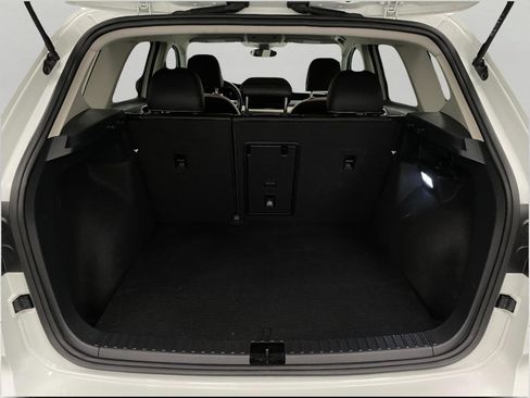 Used 2025 Volkswagen Taos SE AWD/4WD image 6