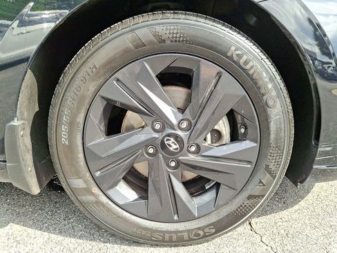 Used 2023 Hyundai Elantra SEL FWD image 8
