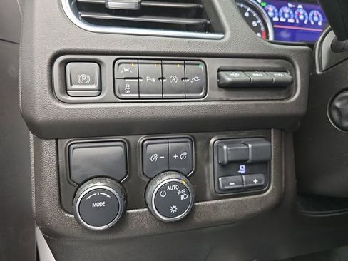 Used 2021 Chevrolet Suburban Premier w/ Premium Package RWD image 40