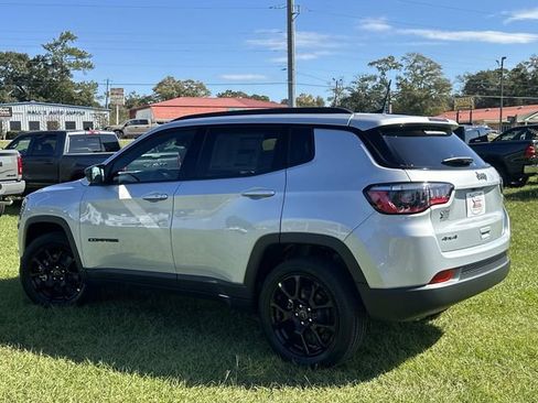 New 2026 Jeep Compass Latitude AWD/4WD image 16