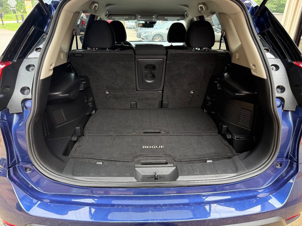 Used 2020 Nissan Rogue S FWD image 14