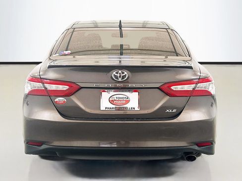 Used 2020 Toyota Camry XLE FWD image 5