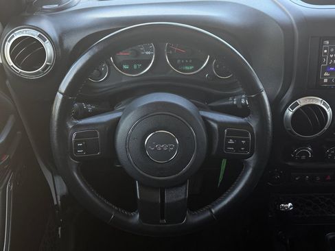 Used 2017 Jeep Wrangler Unlimited Sahara AWD/4WD image 21