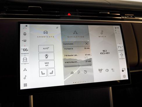 Used 2025 Land Rover Range Rover SE image 24