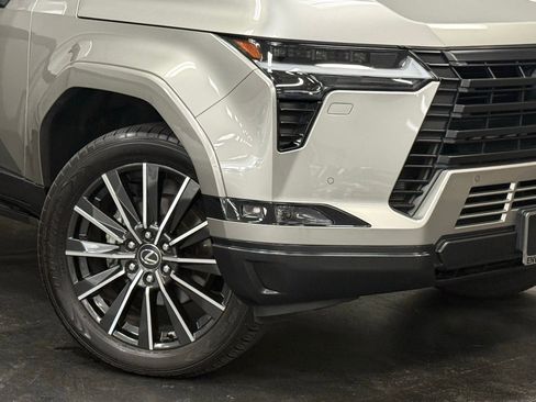 Used 2024 Lexus GX 550 w/ Accessory Package (2T) AWD/4WD image 4
