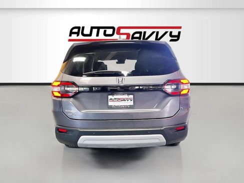 Used 2025 Honda Pilot EX-L image 6