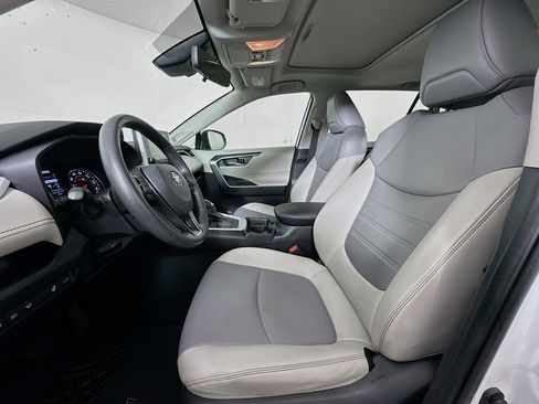 Used 2020 Toyota RAV4 XLE Premium image 13