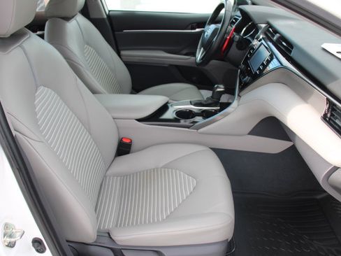 Certified 2020 Toyota Camry SE w/ Convenience Package image 20