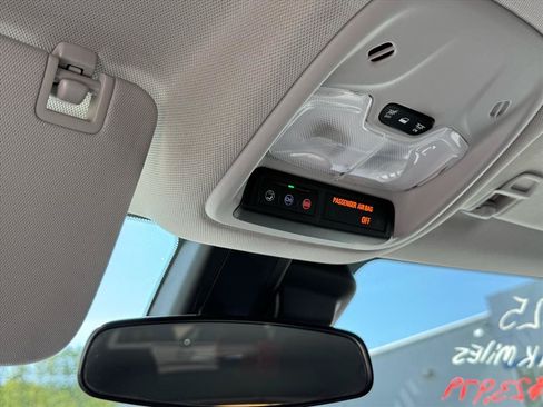Used 2025 Chevrolet TrailBlazer LT FWD image 18