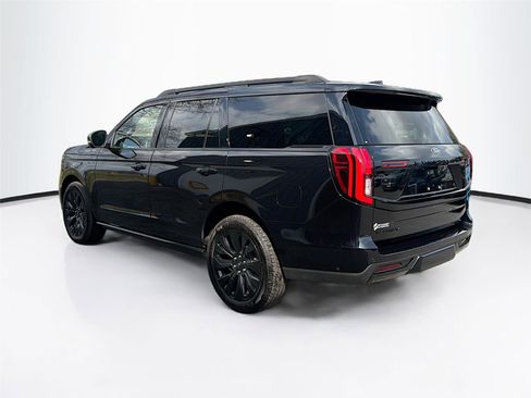 Used 2025 Ford Expedition Platinum w/ Stealth Appearance Package image 5