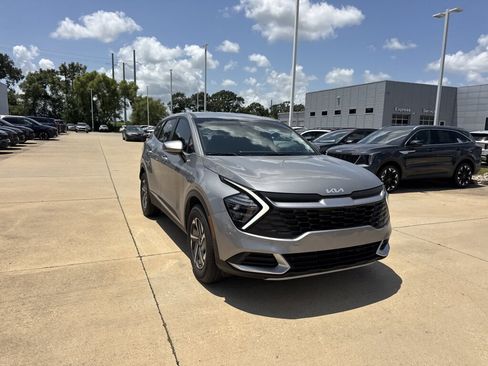 Certified 2025 Kia Sportage LX FWD image 9