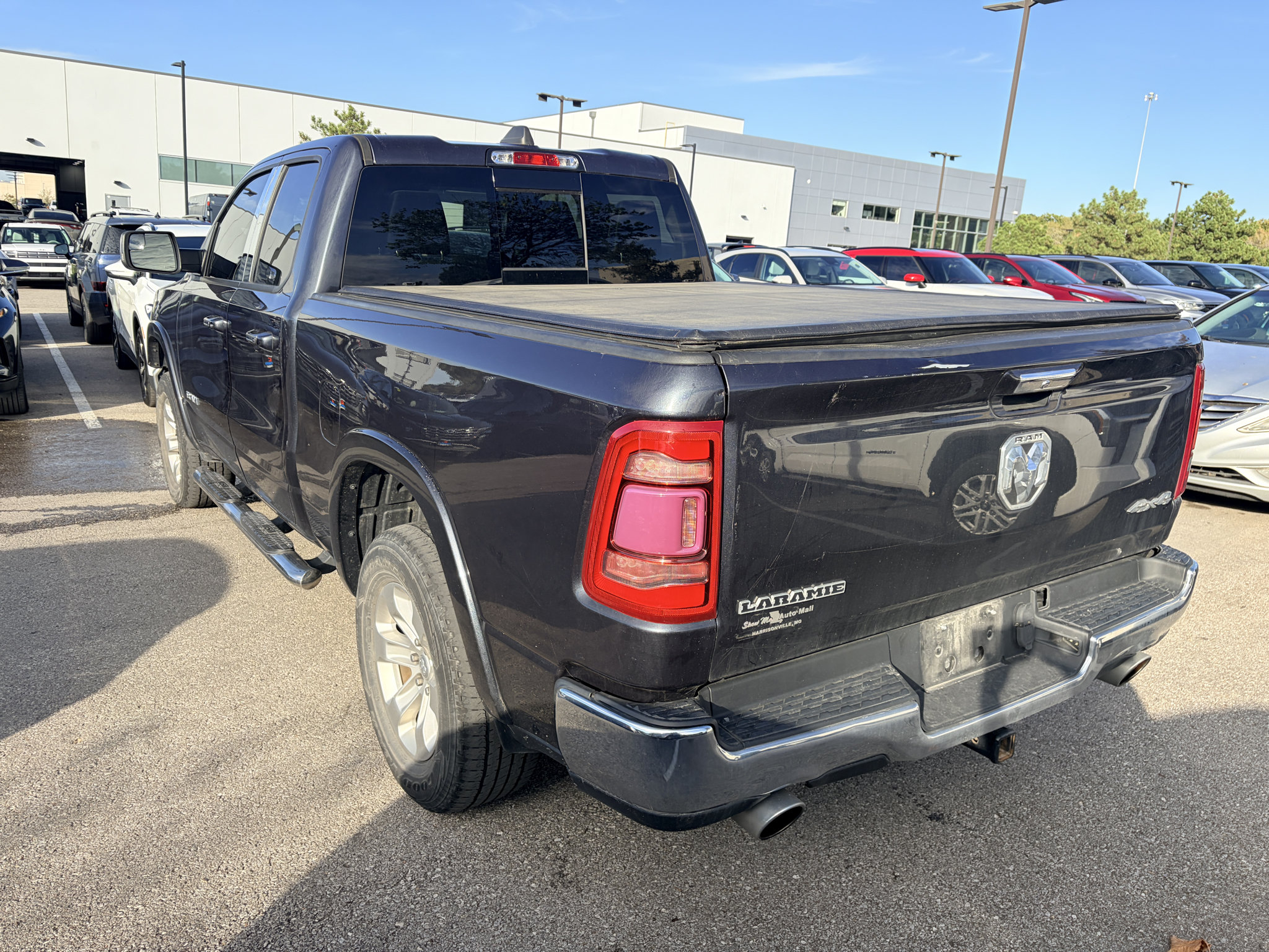 Used 2019 RAM 1500 Laramie AWD/4WD image 3