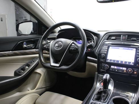 Used 2017 Nissan Maxima Platinum image 18