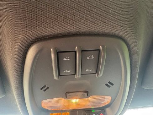 Used 2025 Chevrolet Trax RS w/ Sunroof Package FWD image 19