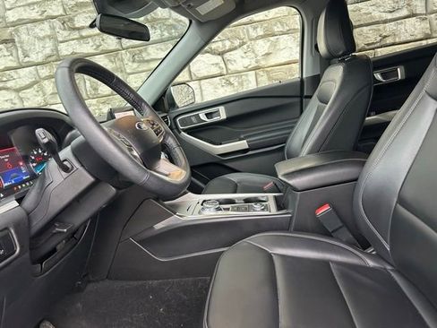 Used 2023 Ford Explorer XLT w/ Equipment Group 202A AWD/4WD image 8
