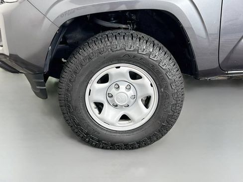 Used 2022 Toyota Tacoma SR AWD/4WD image 10