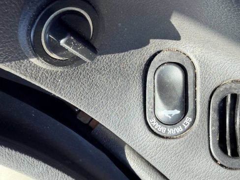 Used 1999 Ford Mustang Convertible RWD image 17