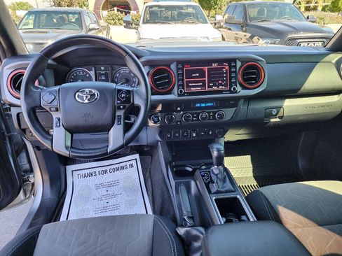 Used 2022 Toyota Tacoma TRD Sport image 12