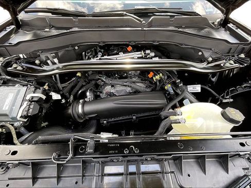 Used 2025 Ford Explorer ST-Line w/ ST-Line Street Pack image 9