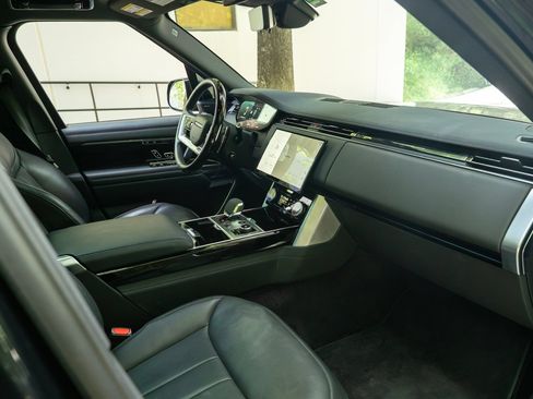 Used 2023 Land Rover Range Rover Long Wheelbase SE AWD/4WD image 2