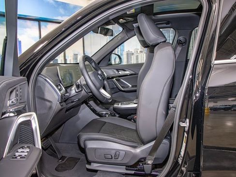 Used 2025 BMW X1 xDrive28i w/ Technology Package image 19