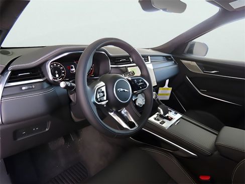 Used 2025 Jaguar F-PACE R-Dynamic S image 27