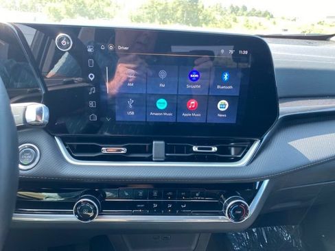 Used 2026 Chevrolet Equinox LT AWD/4WD image 23