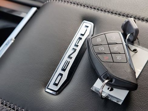 Used 2025 GMC Yukon XL Denali image 52