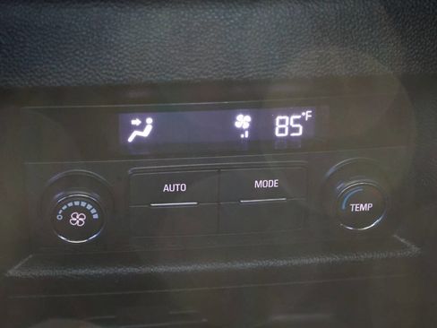 Used 2023 Chevrolet Traverse RS image 24