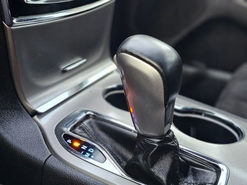 Used 2020 Jeep Grand Cherokee Altitude image 15