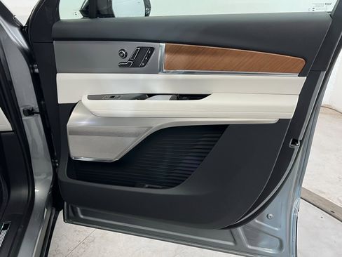 New 2026 Cadillac Vistiq Sport image 25