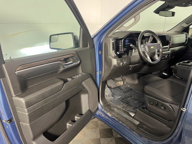 Used 2024 Chevrolet Silverado 1500 LT AWD/4WD image 7
