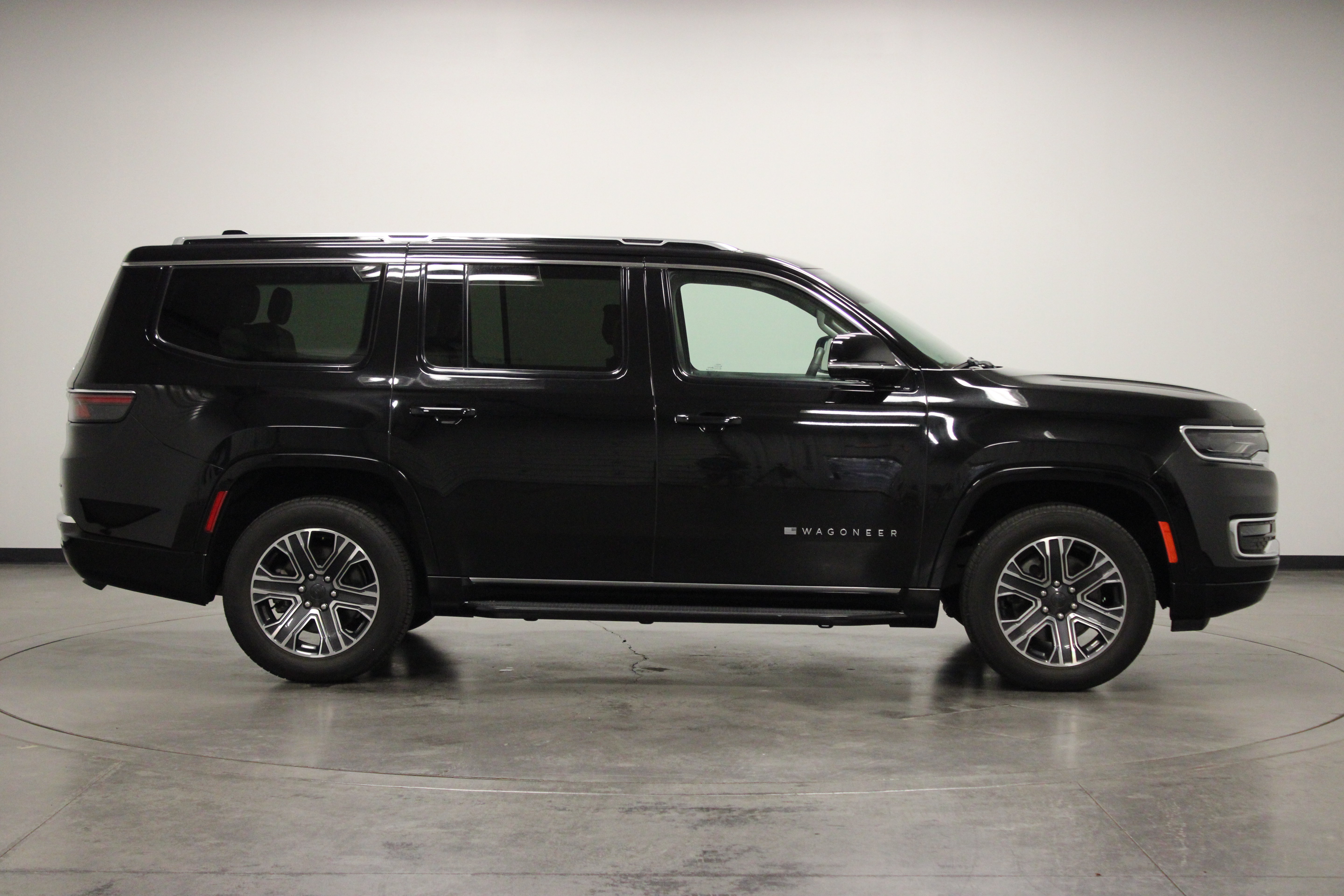 Used 2024 Jeep Wagoneer Series II AWD/4WD image 9