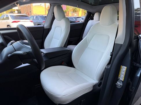 Used 2023 Tesla Model Y Long Range AWD/4WD image 26