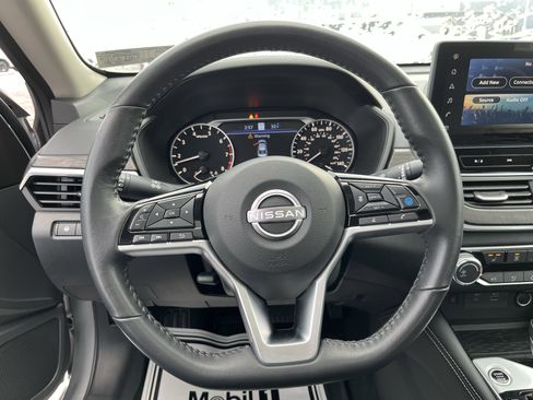 Used 2024 Nissan Altima 2.5 SV w/ SV Premium Package image 17