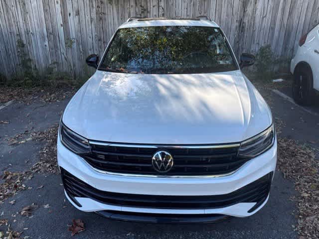 Used 2023 Volkswagen Tiguan SE R-Line AWD/4WD image 2